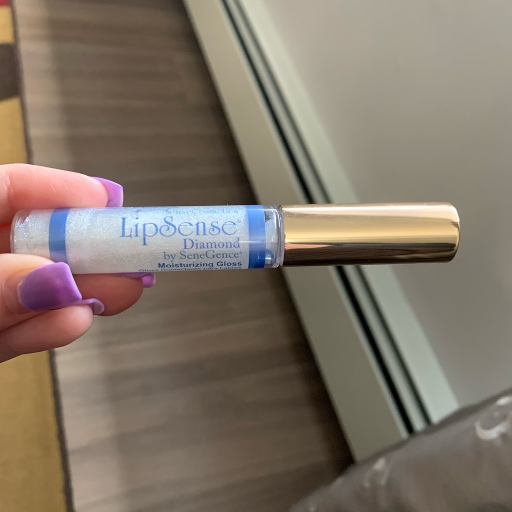 Diamond kiss gloss